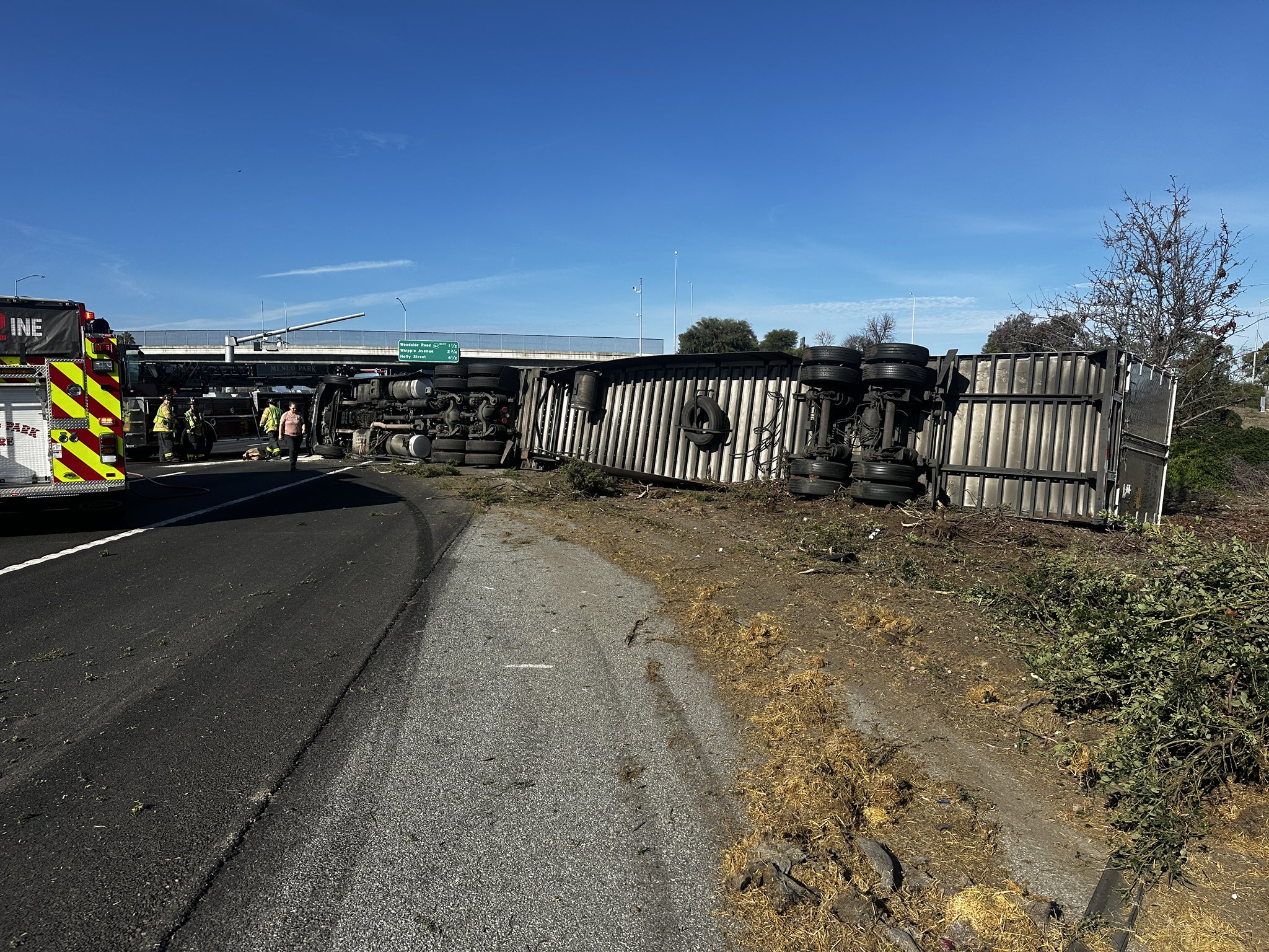 Big rig overturns, blocks lanes on U.S. Highway 101 near Redwood City ...